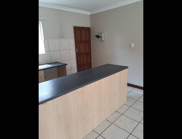 1 BEDROOM PROPERTY TO RENT IN SILVER LAKES